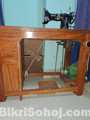 ডেইসি ব্র্যান্ডের একটি সেলাই মেশিন বিক্রি করা হবে